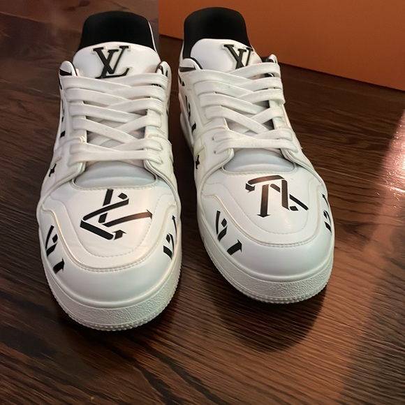 Louis Vuitton Sneakers Black and White Size 11 never worn with box - Picture 5 of 7